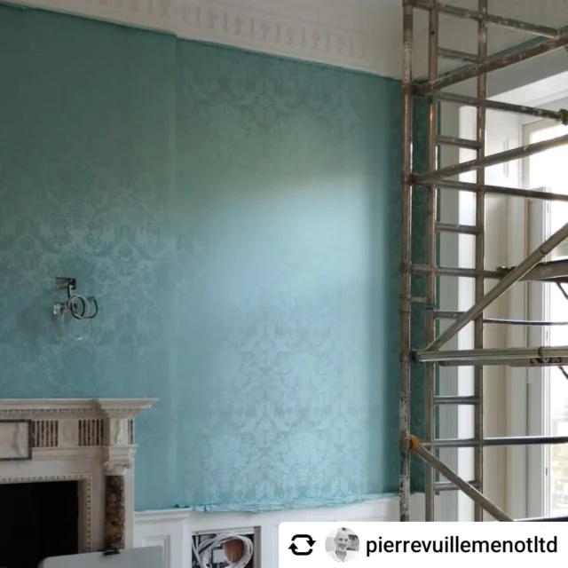 We love seeing our damasks being installed! 

If you are interested in having a bespoke fabric created you can get in touch with our team on 01787 466670 or email us at fabrics@humphriesweaving.co.uk 

With thanks to @pierrevuillemenotltd  for sharing this image. #HumphriesWeaving #silkdamask #fabricwallpaper #wallupholstery #damask #customcolour